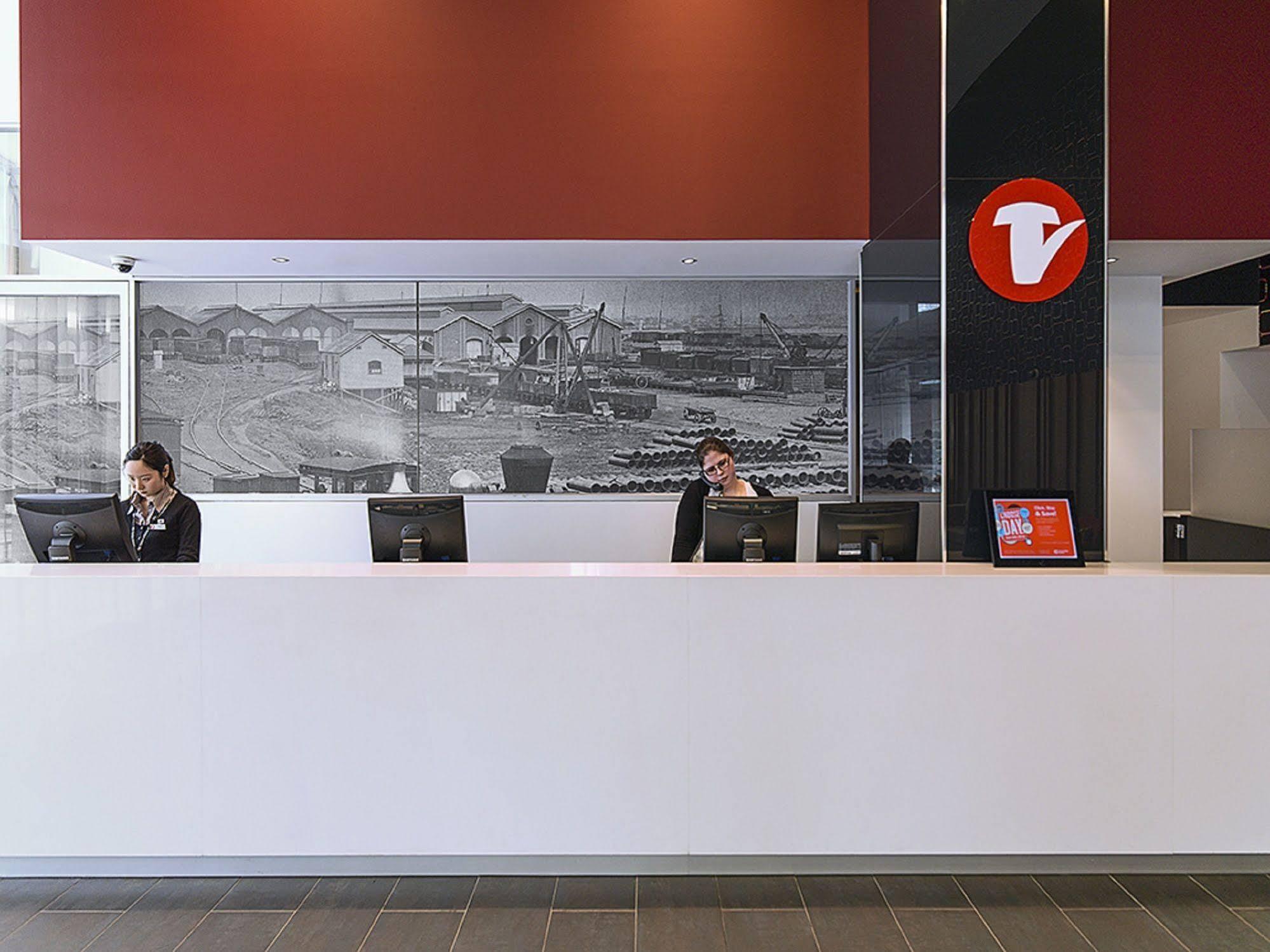 Travelodge Hotel Melbourne Docklands Экстерьер фото