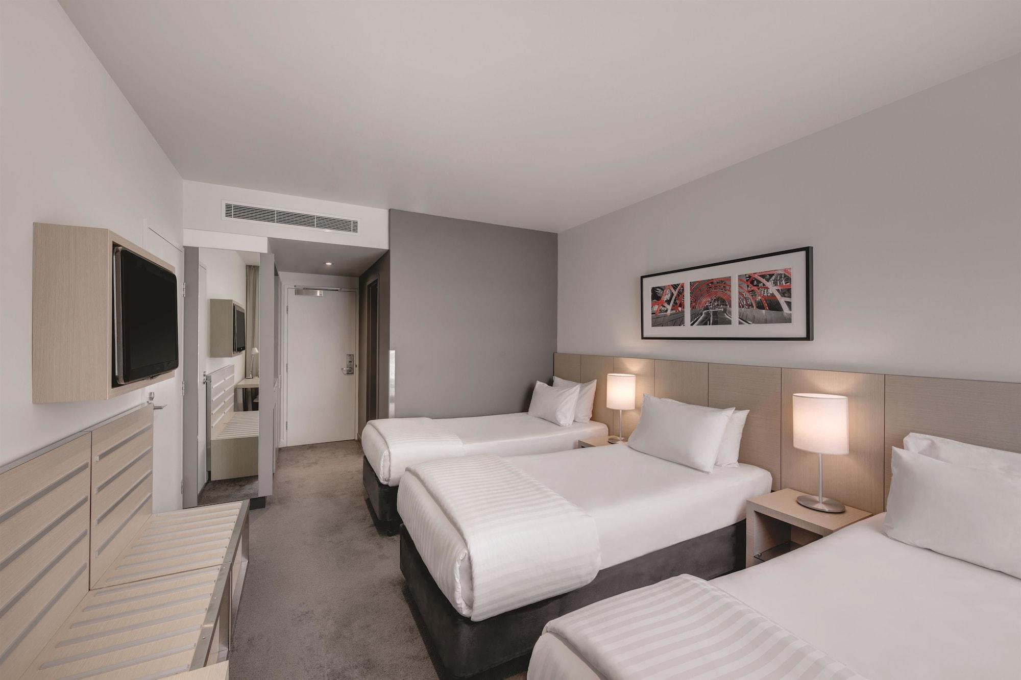 Travelodge Hotel Melbourne Docklands Экстерьер фото