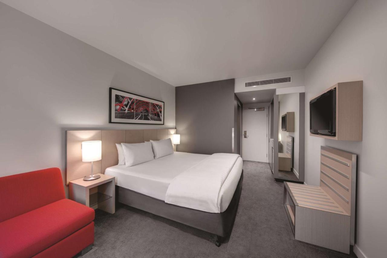 Travelodge Hotel Melbourne Docklands Экстерьер фото