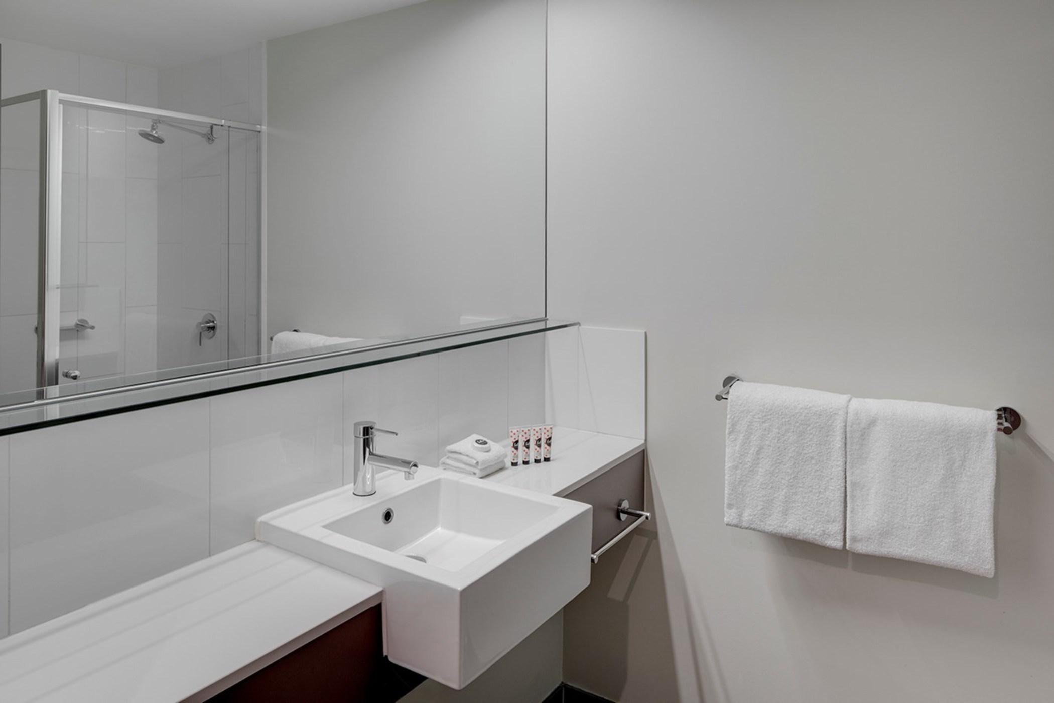 Travelodge Hotel Melbourne Docklands Экстерьер фото