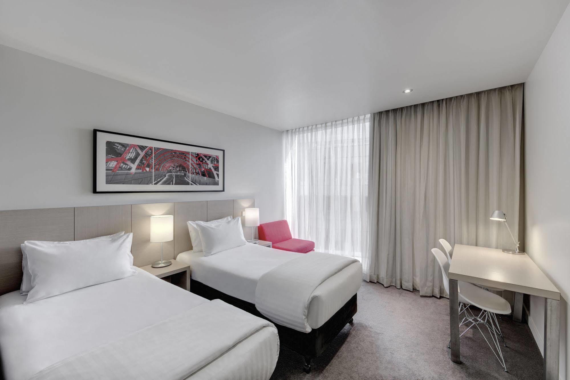 Travelodge Hotel Melbourne Docklands Экстерьер фото