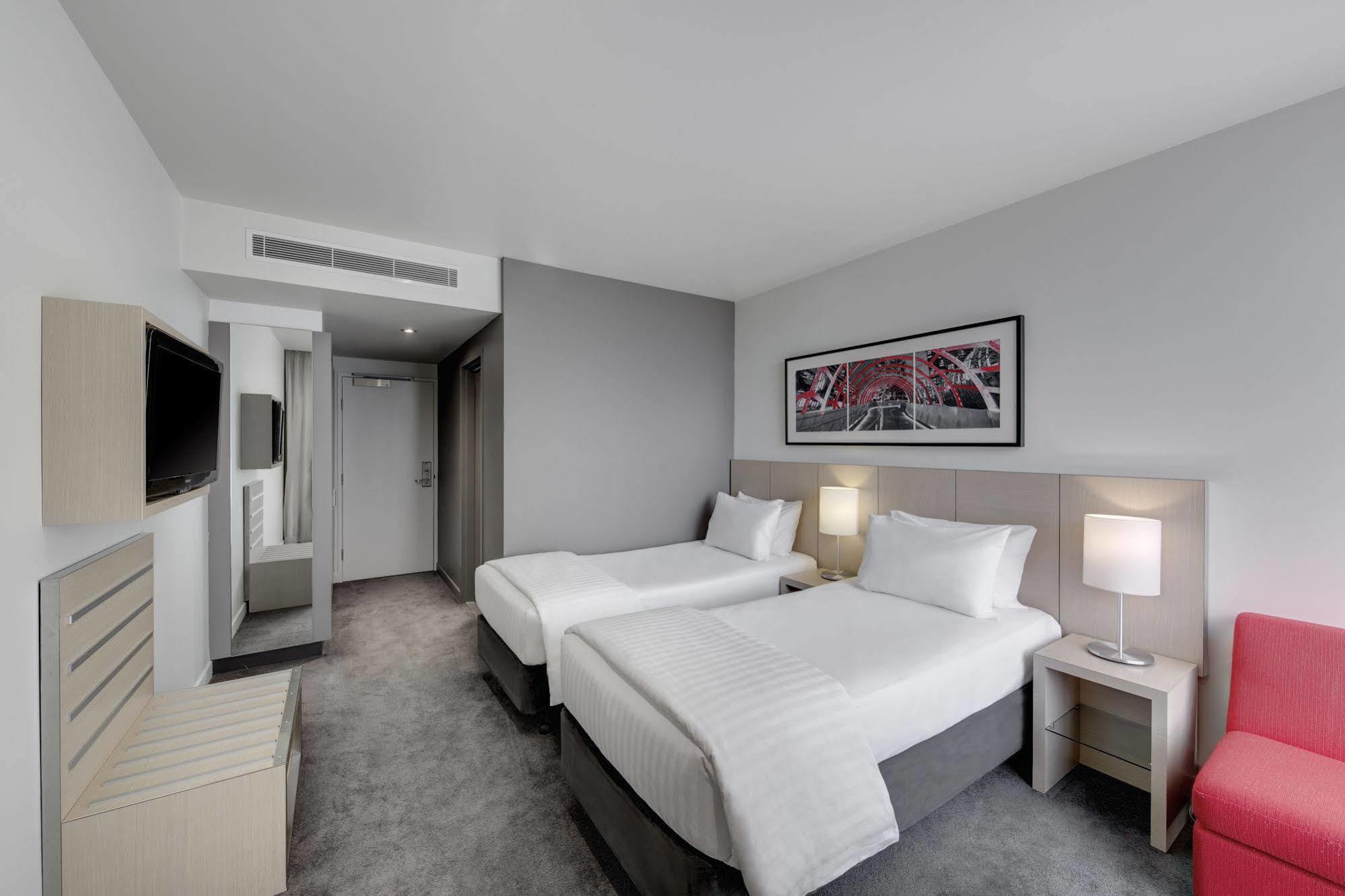 Travelodge Hotel Melbourne Docklands Экстерьер фото
