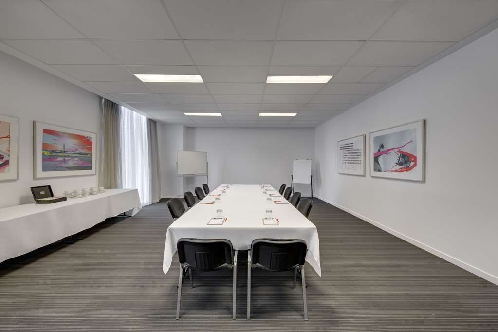 Travelodge Hotel Melbourne Docklands Удобства фото