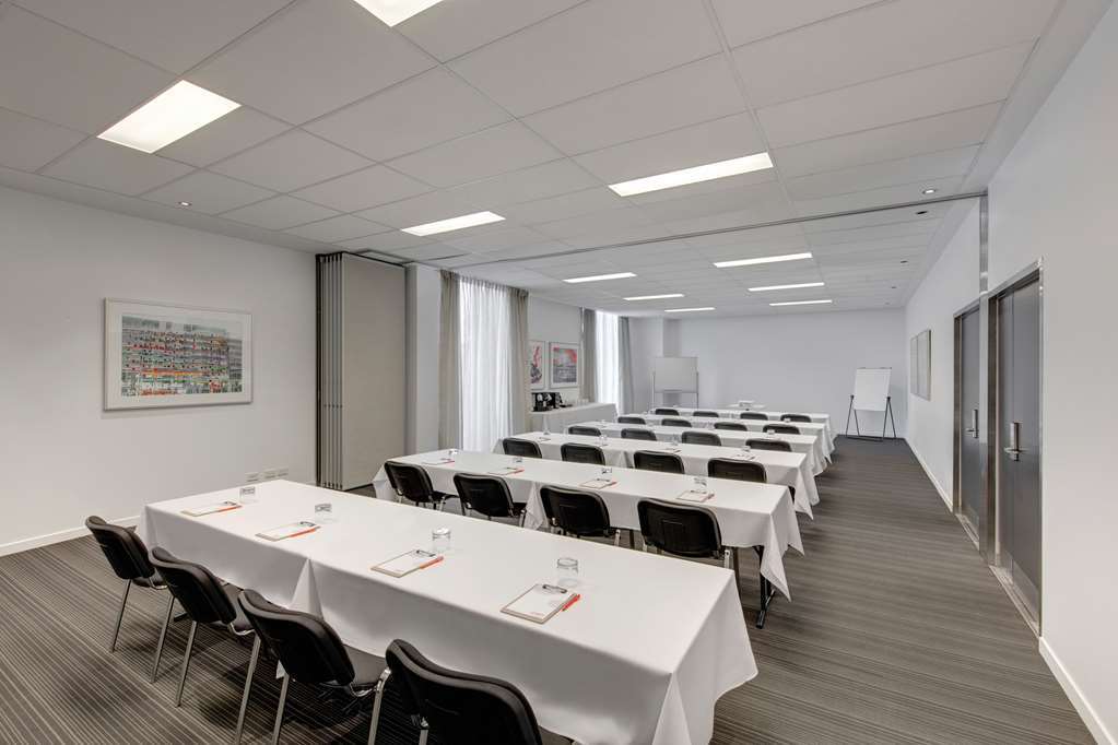 Travelodge Hotel Melbourne Docklands Удобства фото