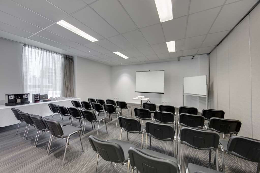 Travelodge Hotel Melbourne Docklands Удобства фото